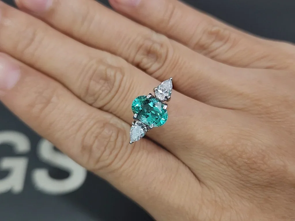 Tourmaline Paraiba taille ovale 2,15 carats, Mozambique  Image №5