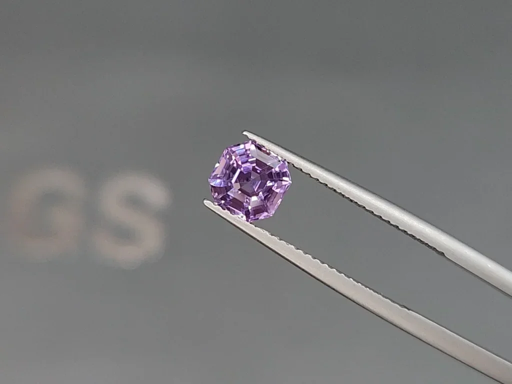 Espinela lavanda talla asscher de 1,69 carats, Sri Lanka Image №3