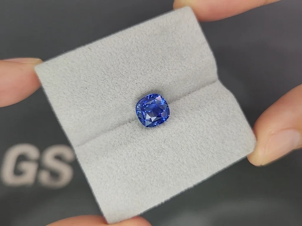 Kornblumenblauer saphir kissenförmig geschliffener 3,36 karat, Sri Lanka Image №4