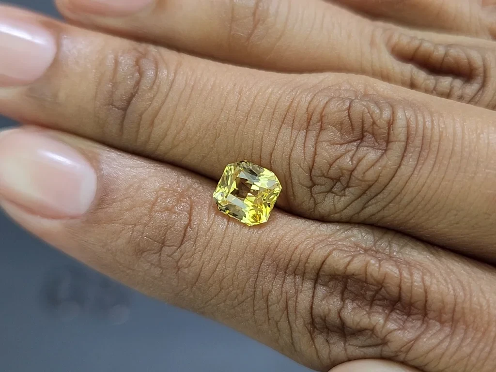 Unheated sapphire Golden Yellow effect chameleon radiant cut  2.06 carats, Sri Lanka Image №2