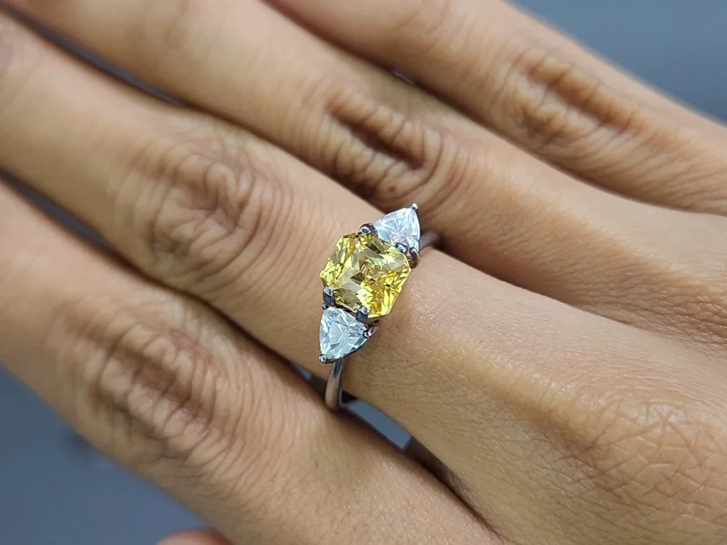 Unheated sapphire Golden Yellow effect chameleon radiant cut  2.06 carats, Sri Lanka Image №5