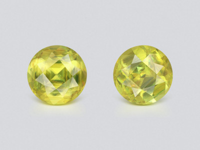 Une paire de sphènes jaune-vert de taille ronde, 1,15 carat, Madagascar photo