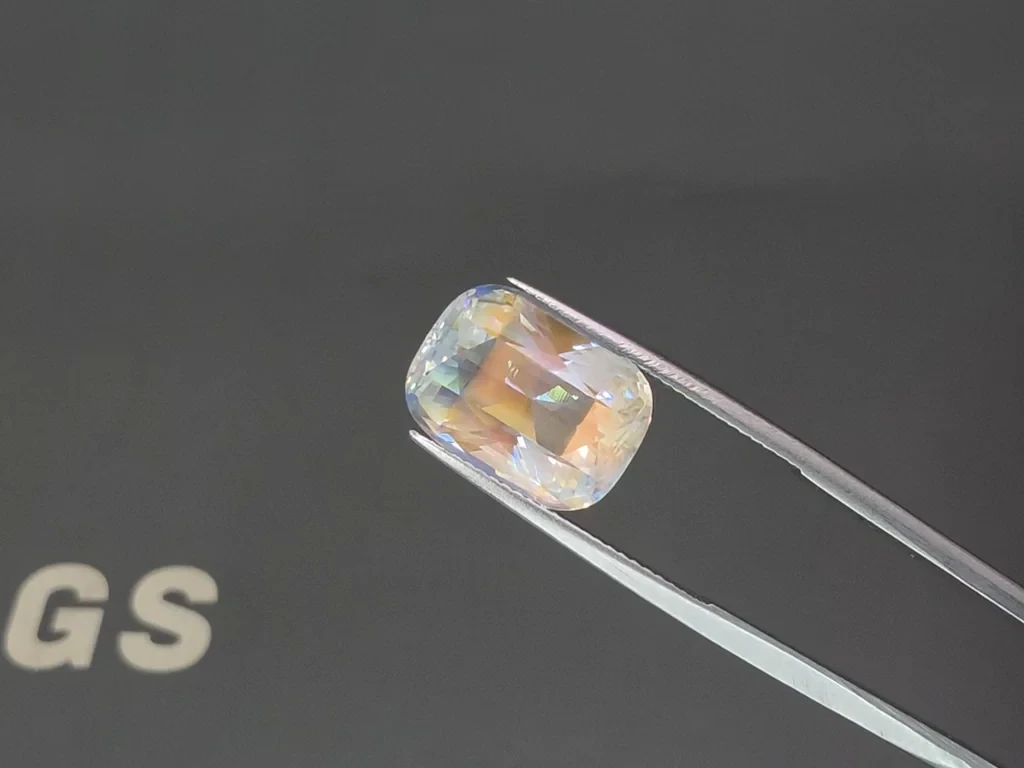 Regenbogen-mondstein im kissenschliff 9,88 carats, Madagaskar Image №3