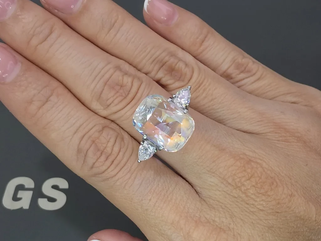Regenbogen-mondstein im kissenschliff 9,88 carats, Madagaskar Image №5