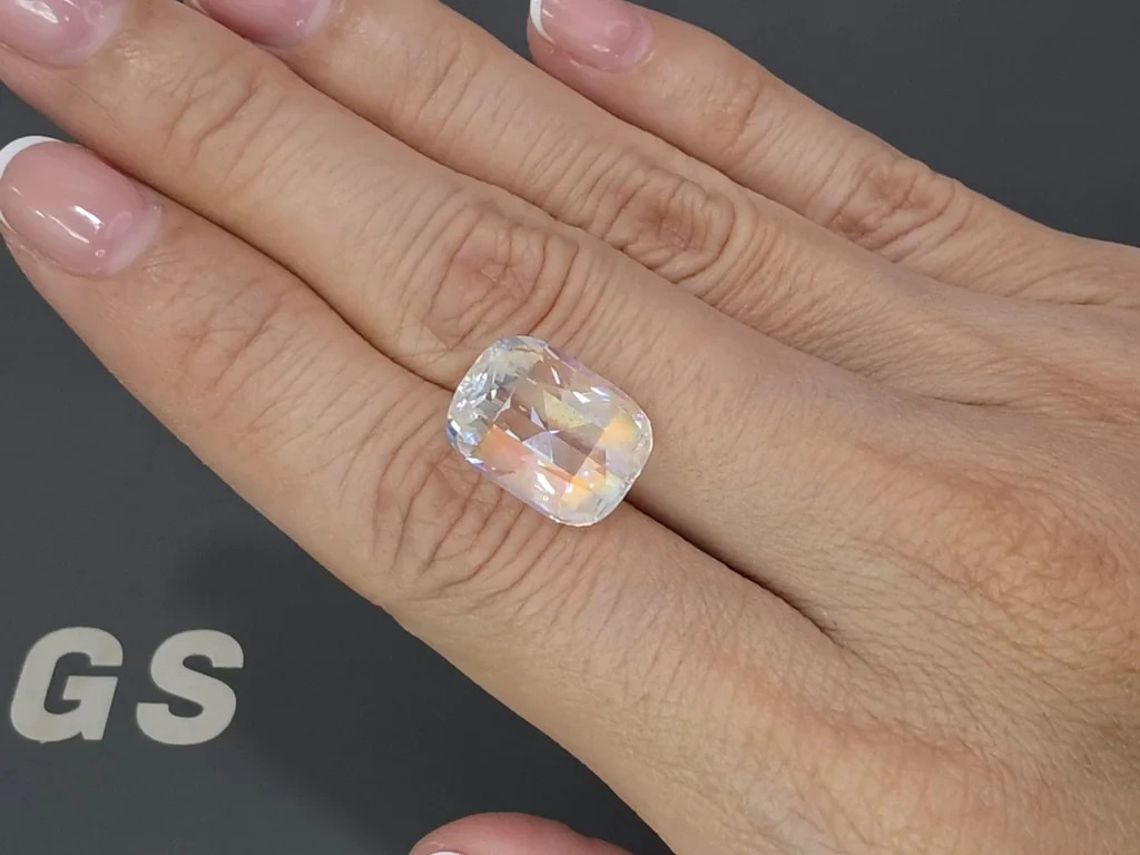 Regenbogen-mondstein im kissenschliff 9,88 carats, Madagaskar Image №2