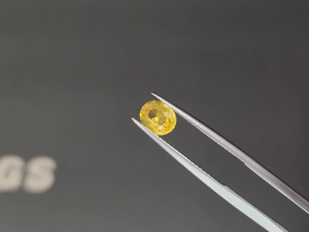 Sapphire Vivid Yellow oval cut 1.20 carats, Sri Lanka Image №3