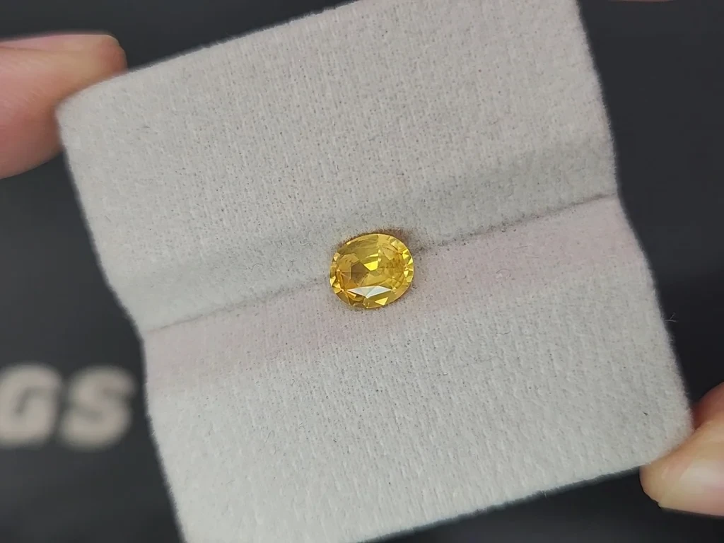 Sapphire Vivid Yellow oval cut 1.20 carats, Sri Lanka Image №4