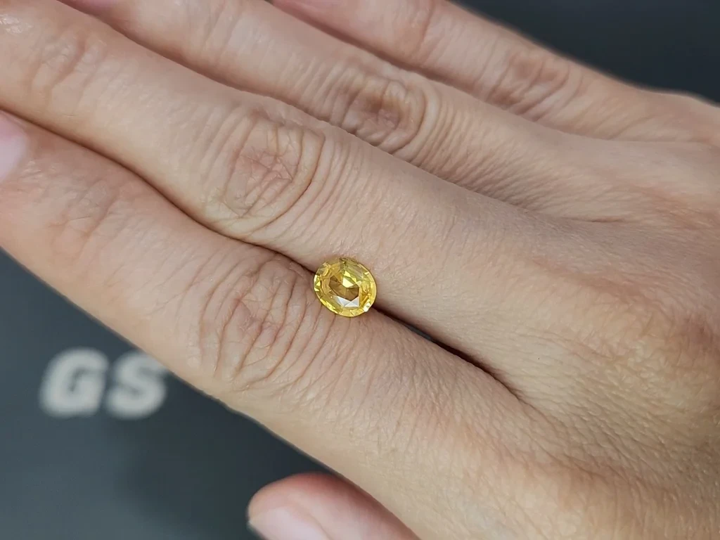 Sapphire Vivid Yellow oval cut 1.20 carats, Sri Lanka Image №2