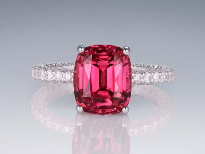 Ring with purple-pink rubellite 4.51 carats and diamonds in 18K white gold photo