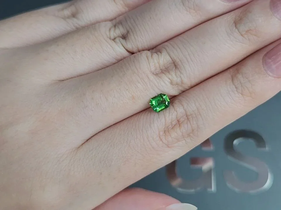 Granate tsavorita, talla octágono, 0,60 quilates, Tanzania  Image №2