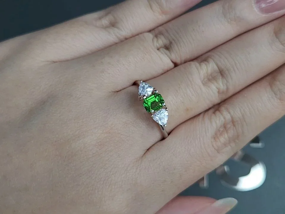 Granate tsavorita, talla octágono, 0,60 quilates, Tanzania  Image №5