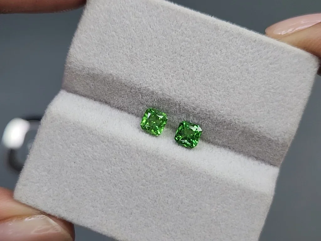 Paire de tsavorites vert vif taille Asscher 0,95 ct, Tanzanie Image №4