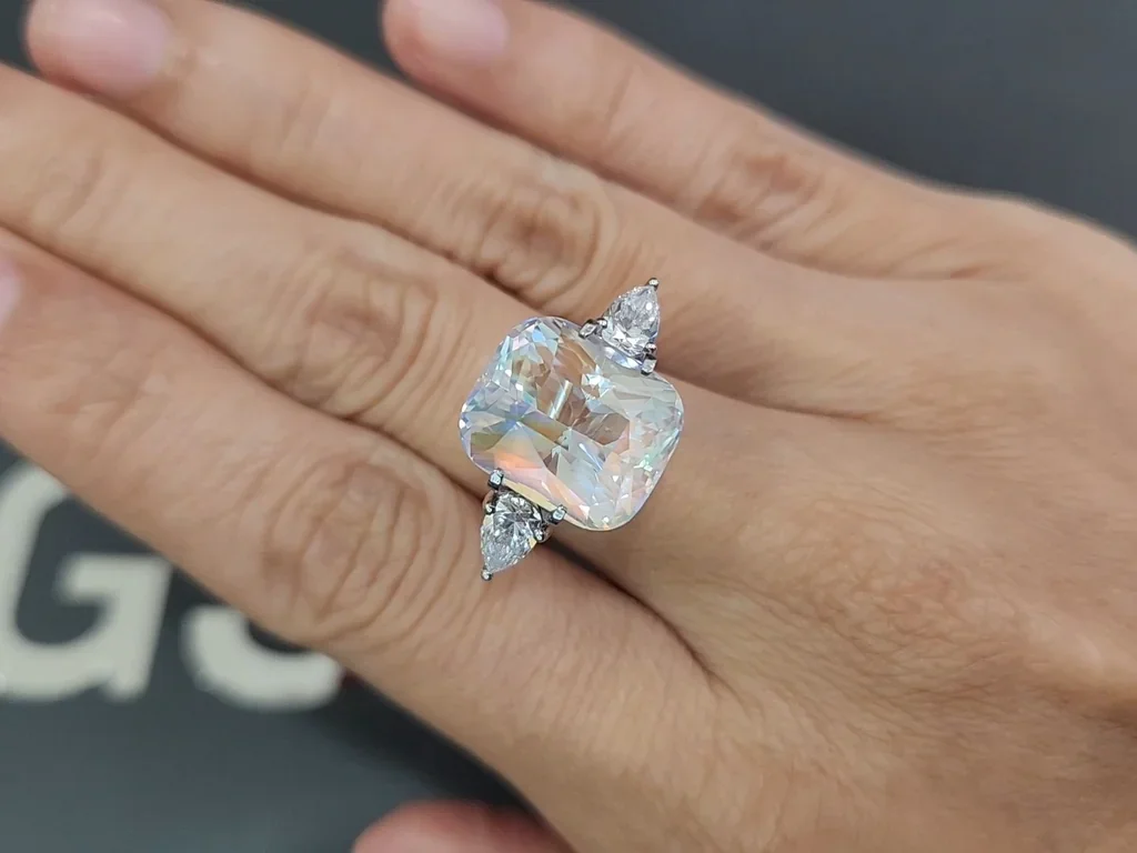 Piedra lunar arcoíris con corte cojín de 10,41 carats, de Madagascar Image №5