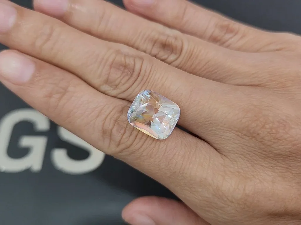 Piedra lunar arcoíris con corte cojín de 10,41 carats, de Madagascar Image №2