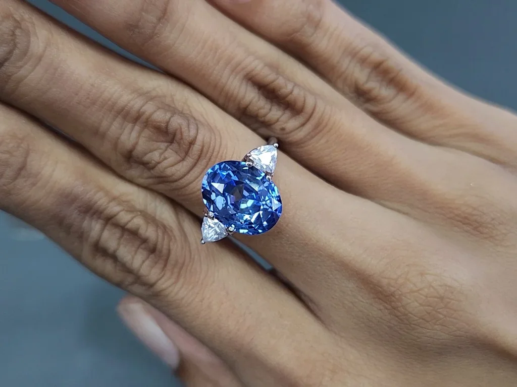 Saphir bleu taille ovale de 6,79 carats, Sri Lanka Image №5