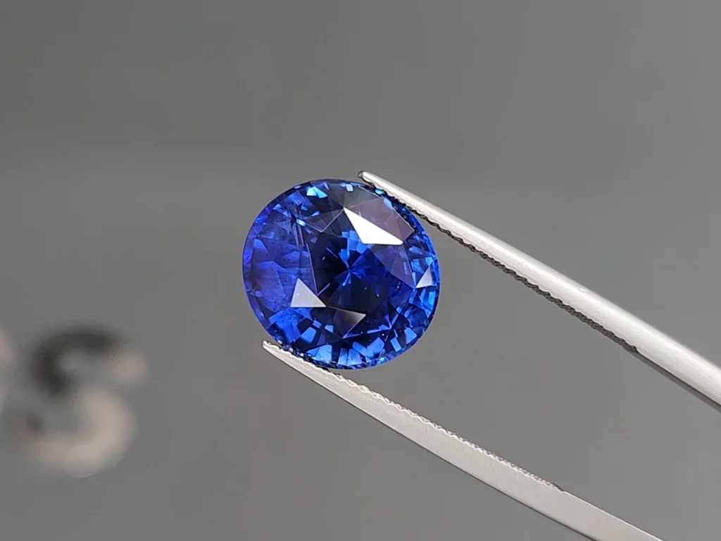 Saphir bleu royal taille ronde 8,71 carats, Sri Lanka  Image №3