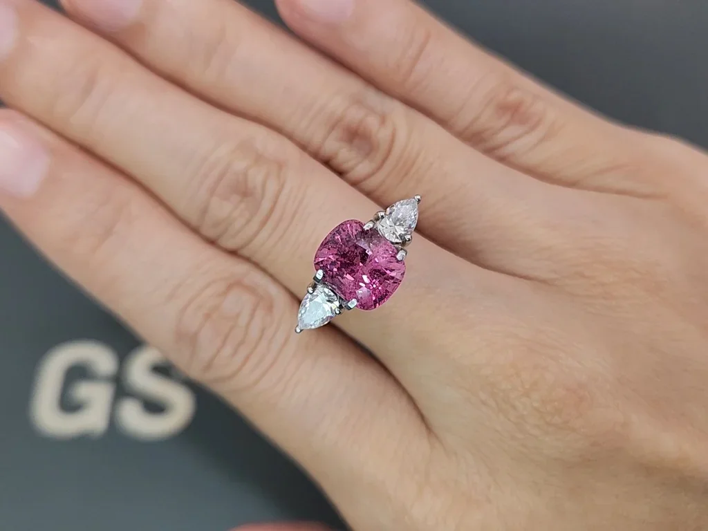 Spinel Vivid Pink cushion cut 3.78 carats , Burma Image №5