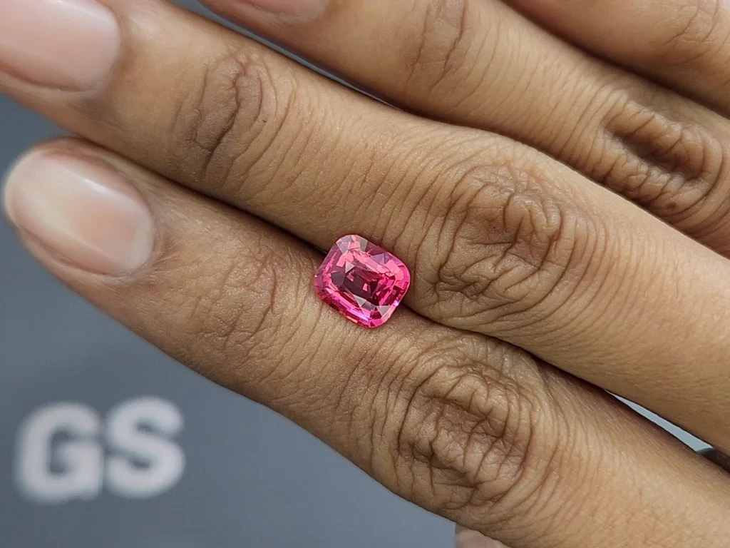 Mahenge-spinel leuchtendem Rosa kissenförmiger 2,05 Karat, Tansania   Image №2