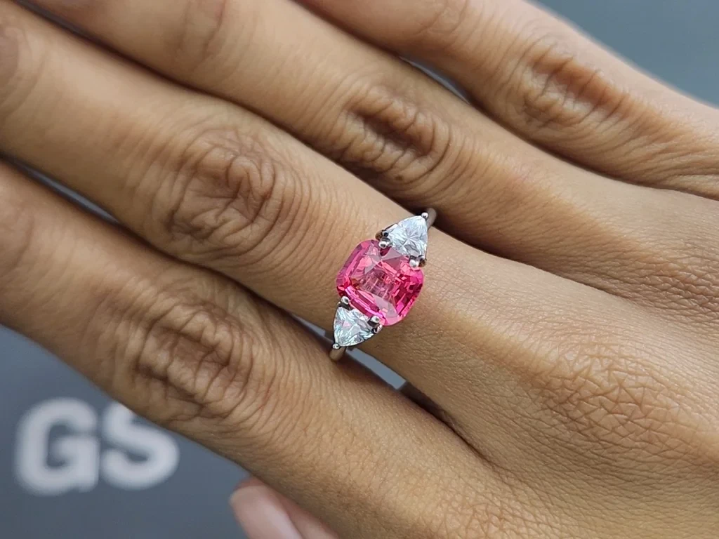 Mahenge-spinel leuchtendem Rosa kissenförmiger 2,05 Karat, Tansania   Image №5