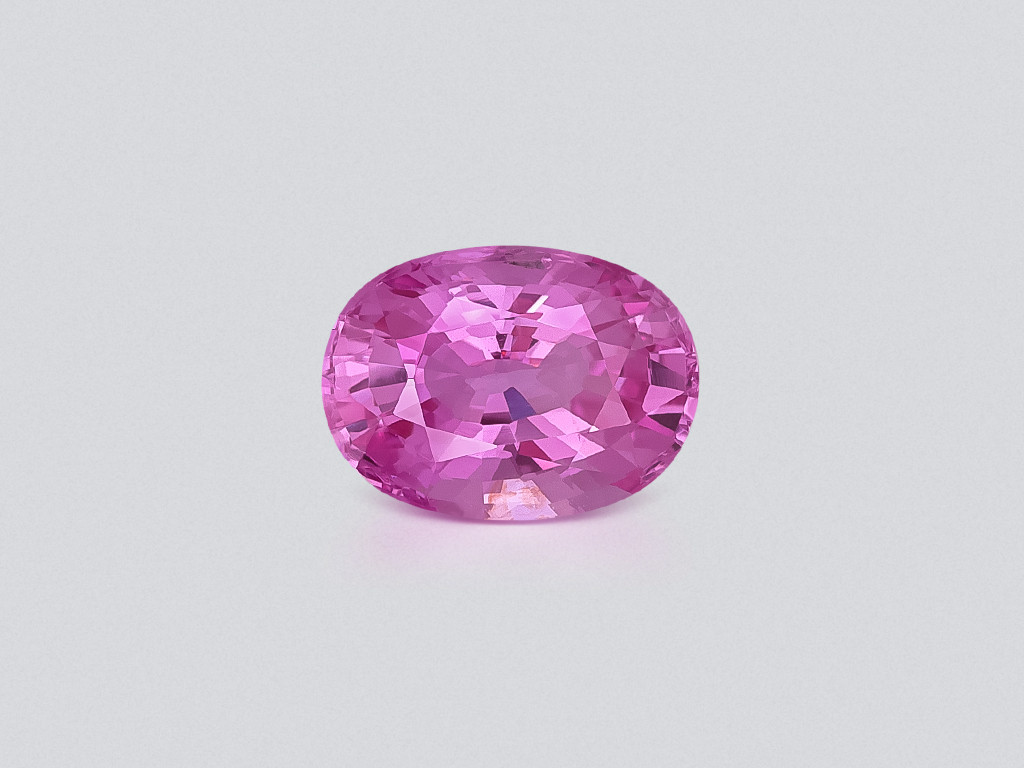 Saphir ovale rose intense non chauffé de 3,59 carats, Madagascar Image №1