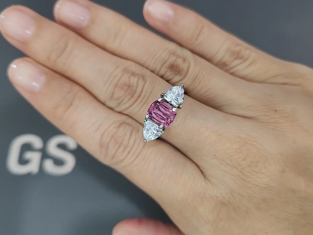 Malaya-granat kissenförmiger 2,33 karat, Tansania  Image №5