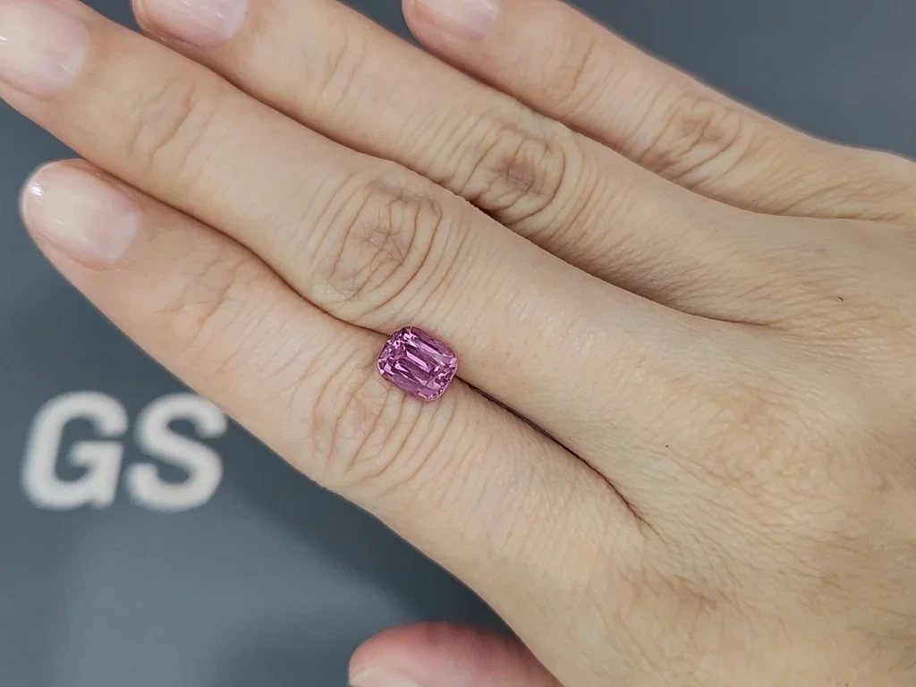 Malaya-granat kissenförmiger 2,33 karat, Tansania  Image №2