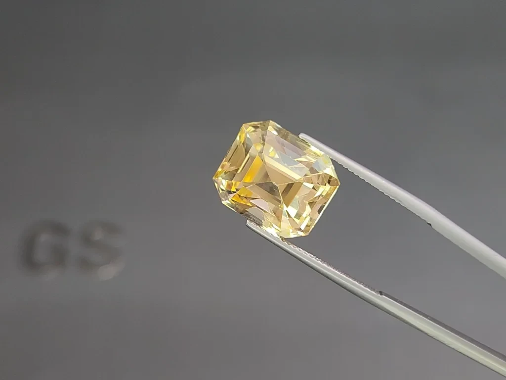 Unheated large yellow sapphire octagon cut  22.59 carats, Sri Lanka Image №3