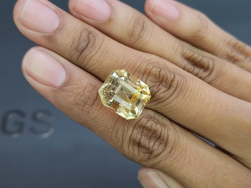 Unheated large yellow sapphire octagon cut  22.59 carats, Sri Lanka Image №2
