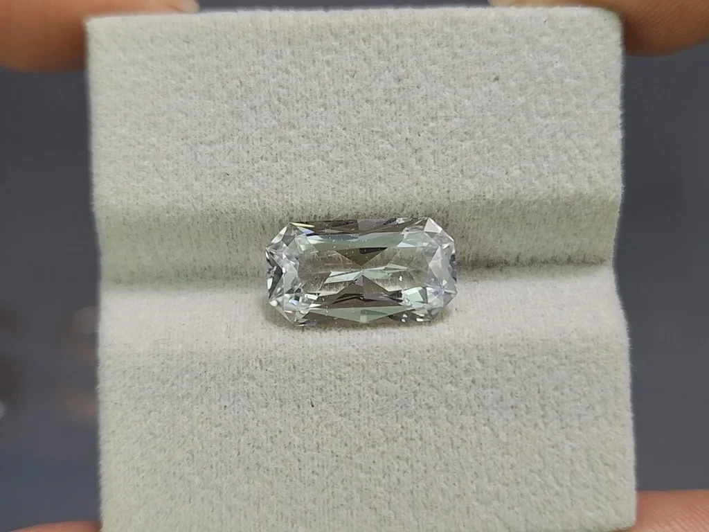 Kunzite light green radiant cut 4.68 carats, Pakistan Image №4