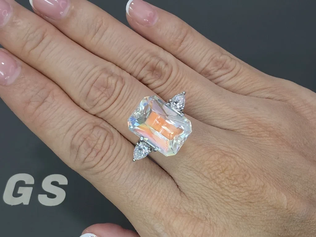 Regenbogen-mondstein im kissenschliff 11,93 carats, Madagaskar Image №5