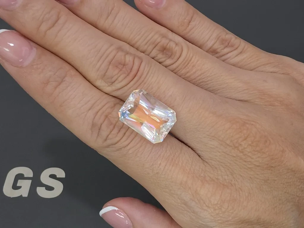 Regenbogen-mondstein im kissenschliff 11,93 carats, Madagaskar Image №2