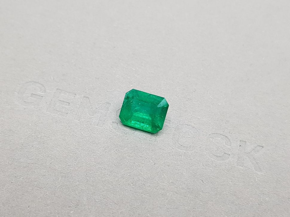 Vivid Green emerald octagon shape 1.83 ct, Colombia Image №2