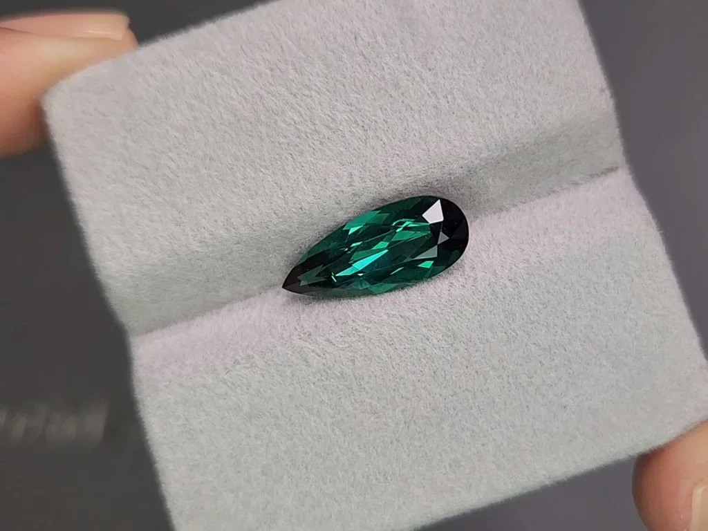 Tourmaline indigolite bleu verdâtre taille poire 2,61 carats, Brésil Image №4