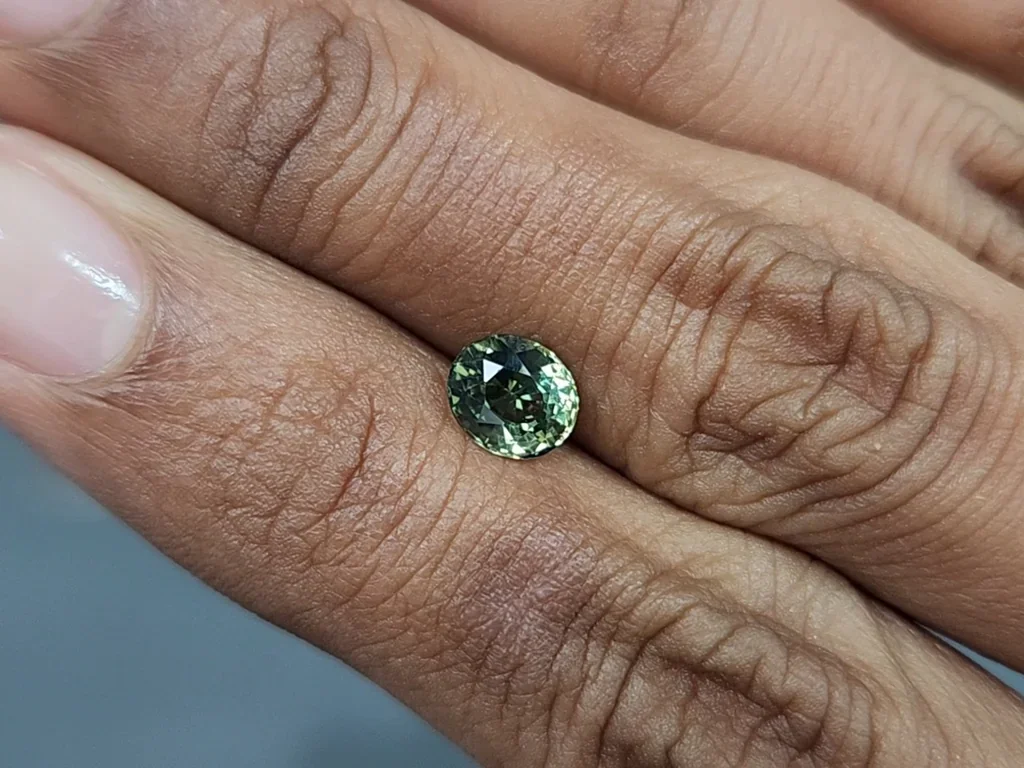 Zafiro verde de talla ovalada de 1,34 carats, Sri Lanka Image №2