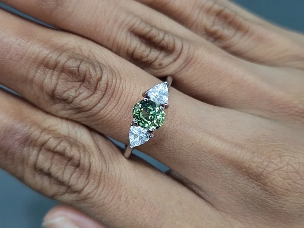 Zafiro verde de talla ovalada de 1,34 carats, Sri Lanka Image №5