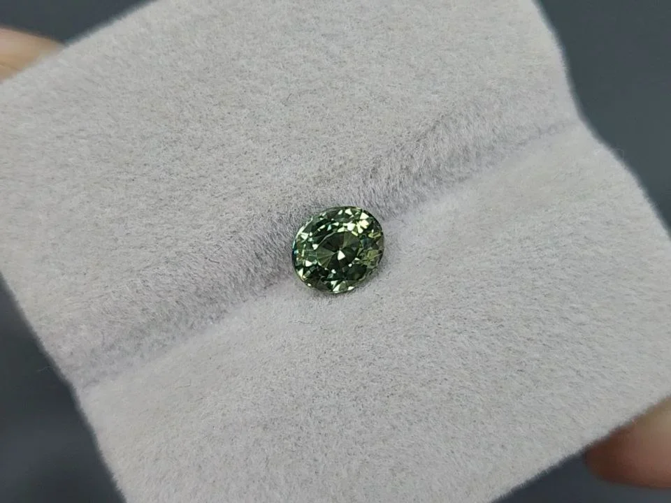 Zafiro verde de talla ovalada de 1,34 carats, Sri Lanka Image №4