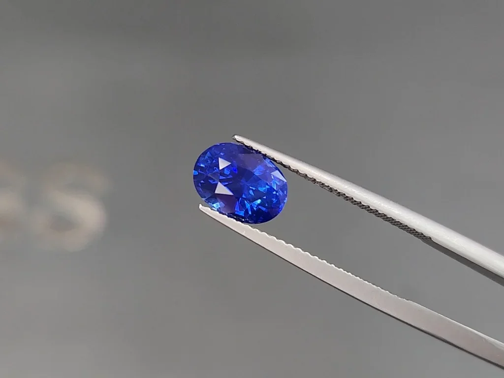 Königsblauer saphir im ovalschliff 2,98 carats, Sri Lanka  Image №3