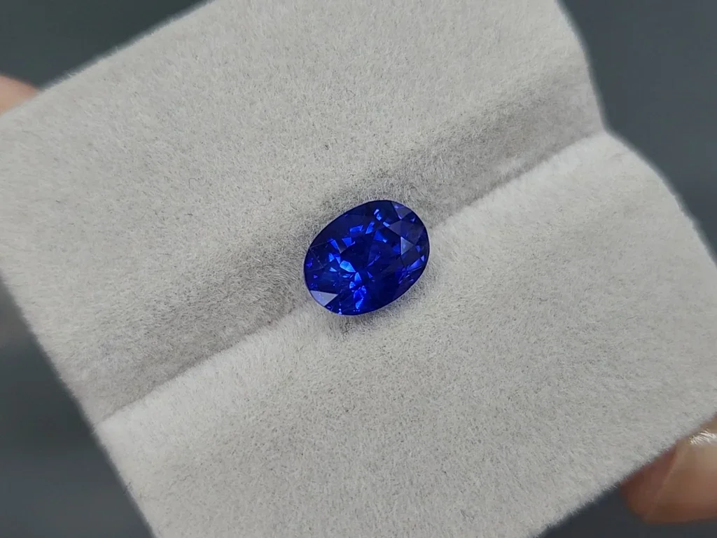 Königsblauer saphir im ovalschliff 2,98 carats, Sri Lanka  Image №4