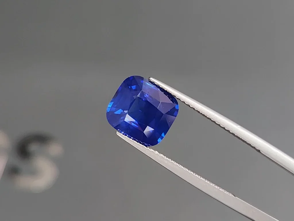 Saphir bleu royal taille coussin 5,01 ct, Sri Lanka  Image №3