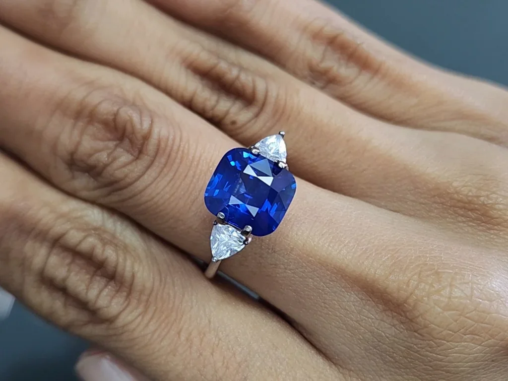 Saphir bleu royal taille coussin 5,01 ct, Sri Lanka  Image №5