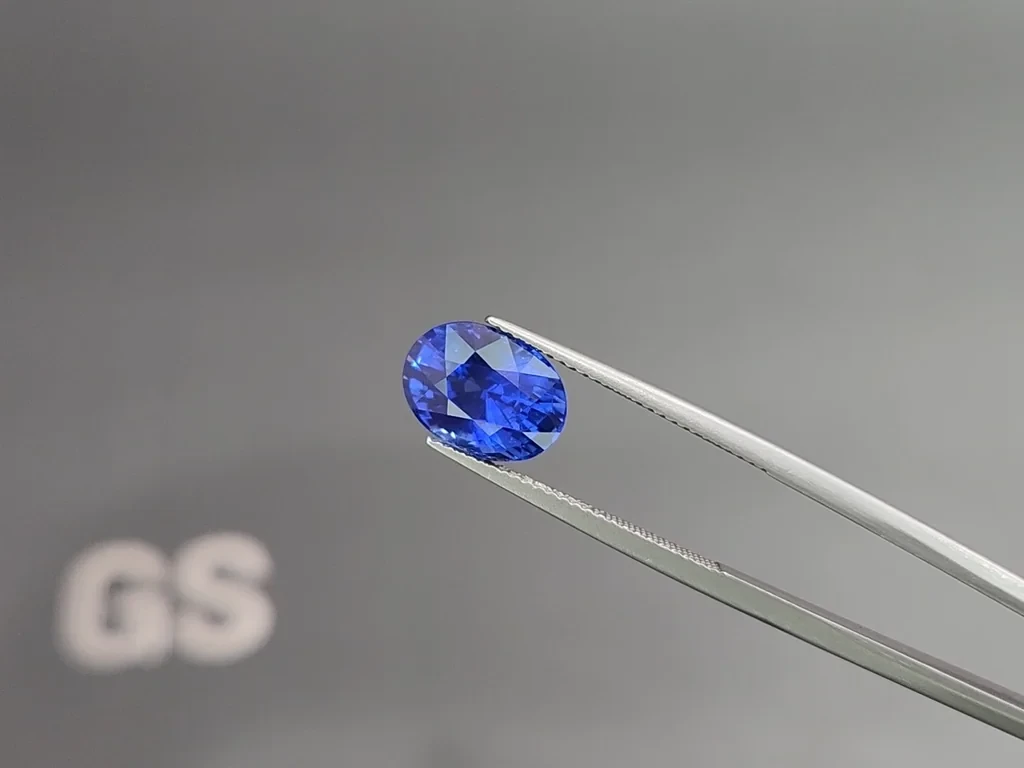 Saphir bleu royal ovale de 6,04 carats, Sri Lanka  Image №3