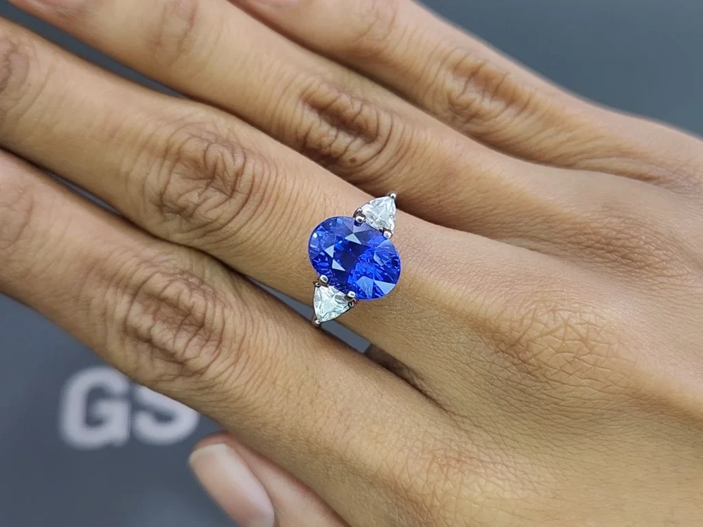 Saphir bleu royal ovale de 6,04 carats, Sri Lanka  Image №5