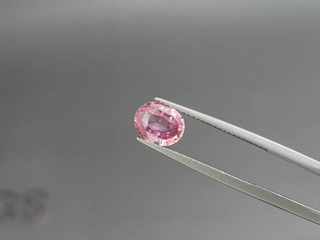 Saphir Padparadscha, taille ovale 1,67 carat, Madagascar Image №3