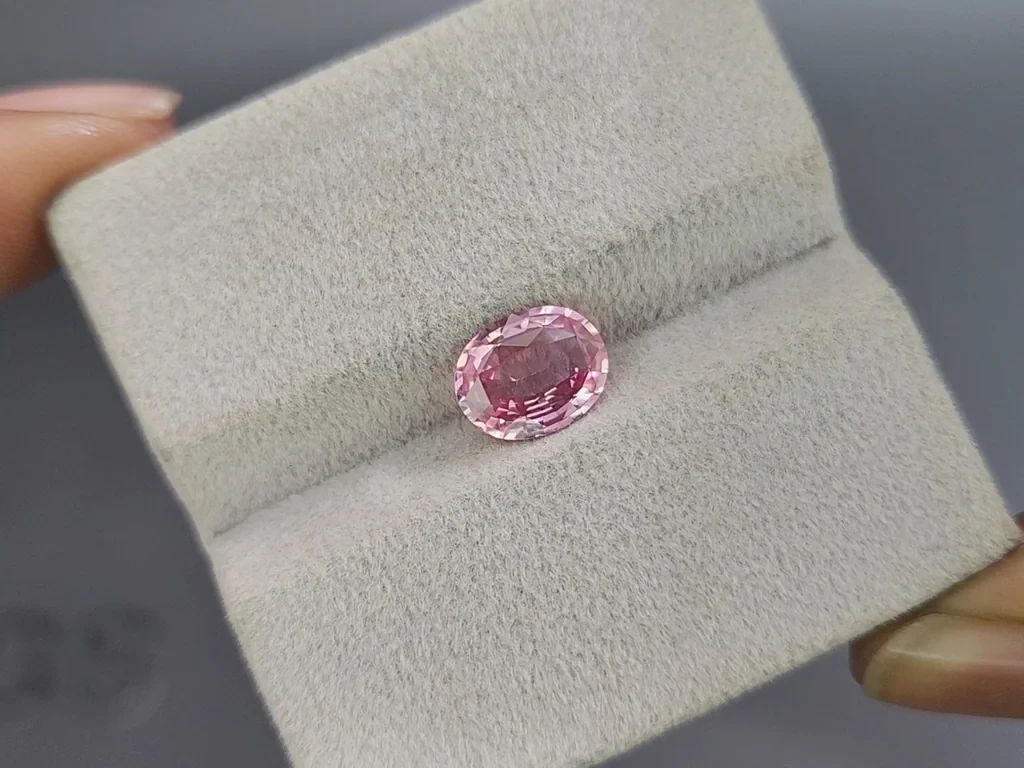 Saphir Padparadscha, taille ovale 1,67 carat, Madagascar Image №4