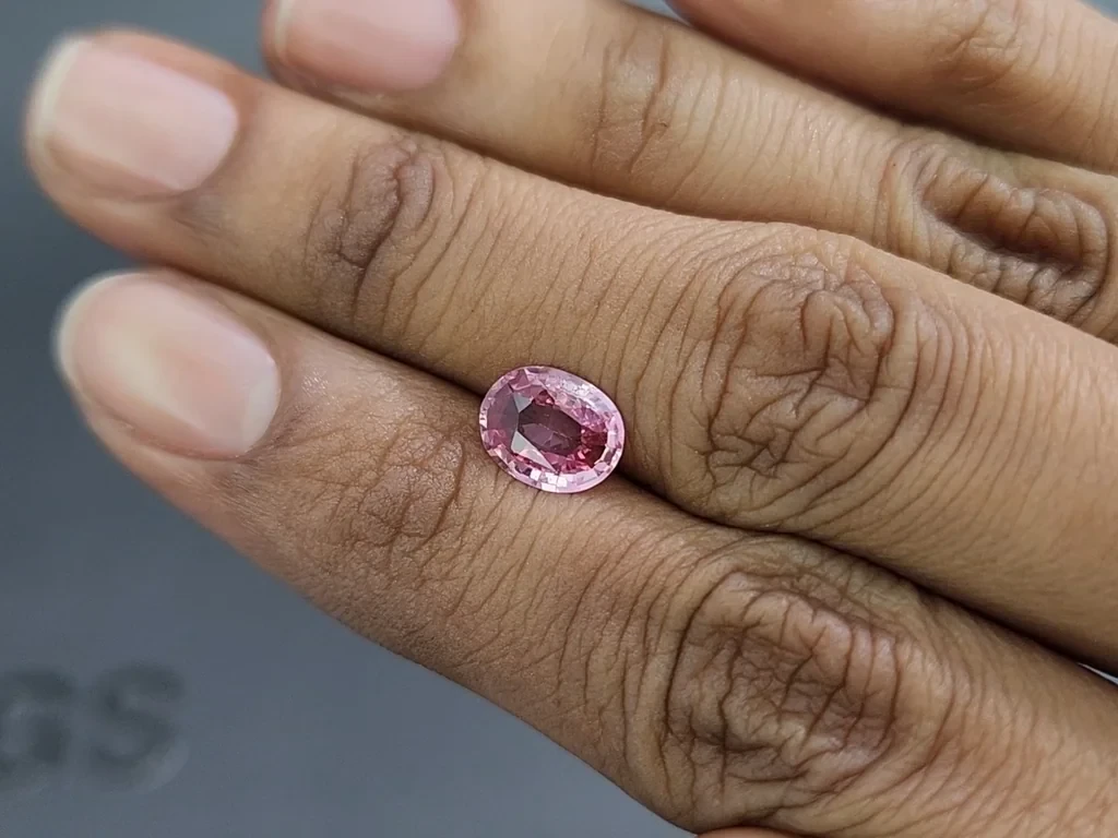 Saphir Padparadscha, taille ovale 1,67 carat, Madagascar Image №2