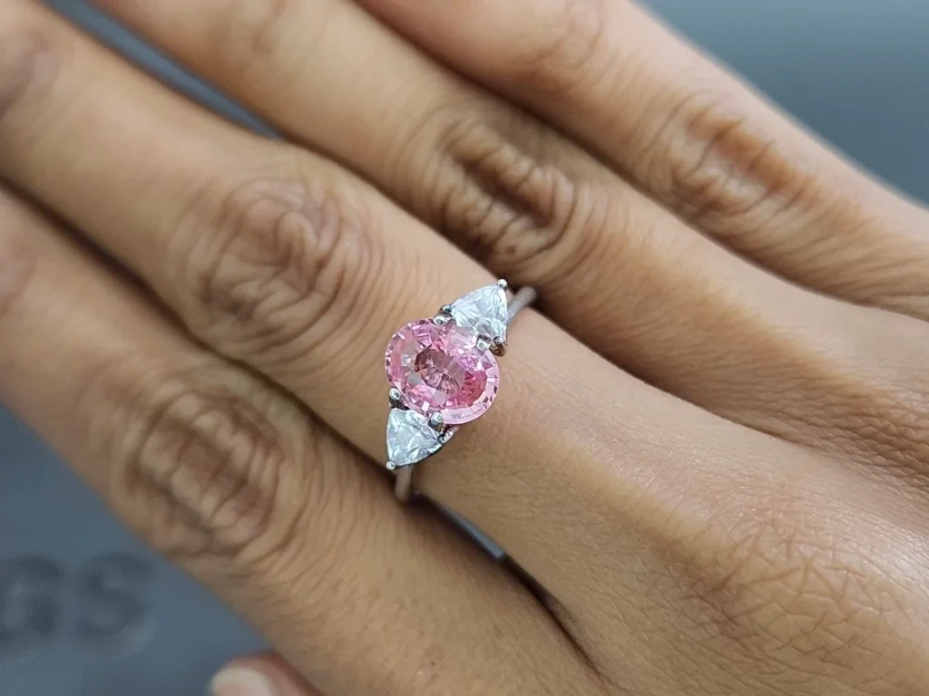 Saphir Padparadscha, taille ovale 1,67 carat, Madagascar Image №5