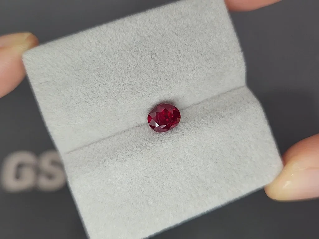 Unheated ruby Intense Red oval cut  1.30 carats, Burma (Mogok) Image №4
