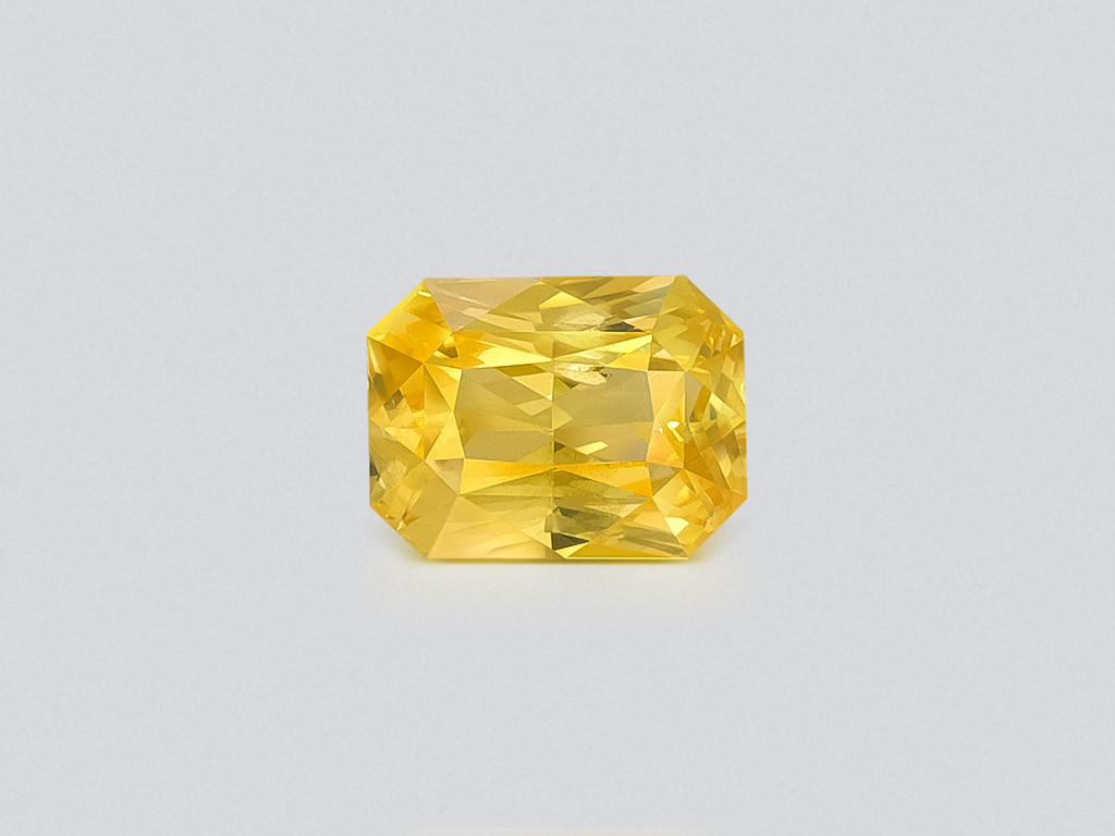Unbehandelter goldgelber saphir, chamäleon förmiger, strahlend geschliffener 2,03 karat,aus Sri Lanka Image №1