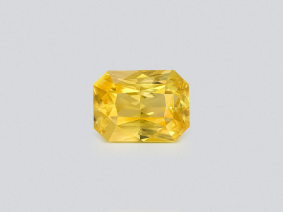 Unbehandelter goldgelber saphir, chamäleon förmiger, strahlend geschliffener 2,03 karat,aus Sri Lanka photo