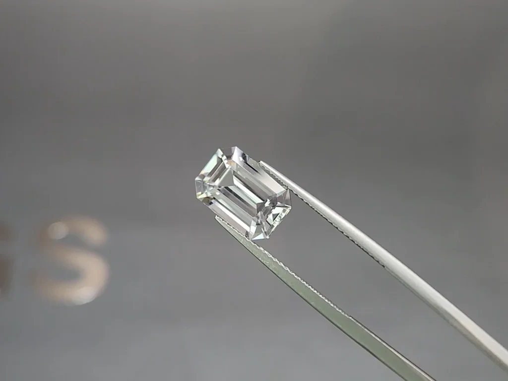 Kunzite light green octagon cut 4.52 carats, Pakistan Image №3